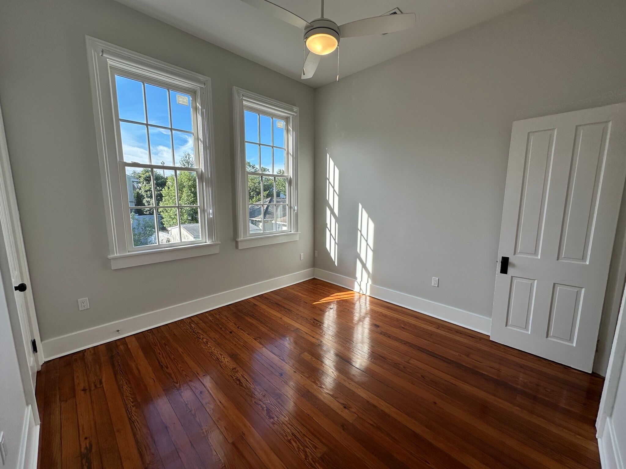Back Bedroom (with Ensuite Bathroom) - 5520 Loyola Ave