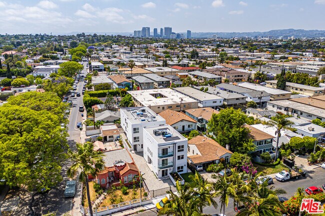 Building Photo - 2055 1/2 S Garth Ave
