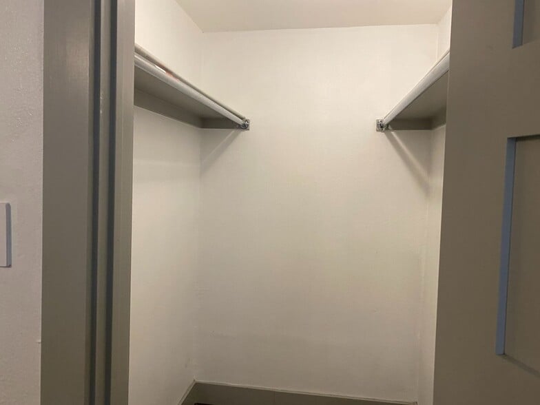 Building Photo - 4633 Fairmount St