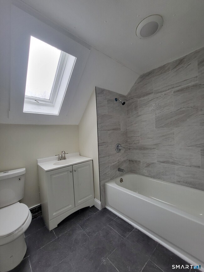 Building Photo - 157 S Park St