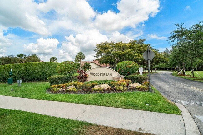 Building Photo - 10325 Hidden Springs Ct
