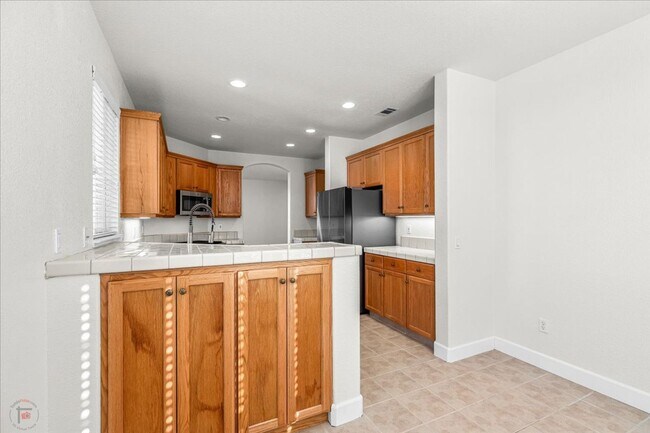 Building Photo - Beautiful 3(4) Bedroom/2 Bath Home Located in Lodi Ca