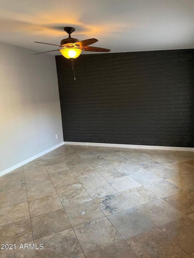 Building Photo - 1609 E Gaylon Dr