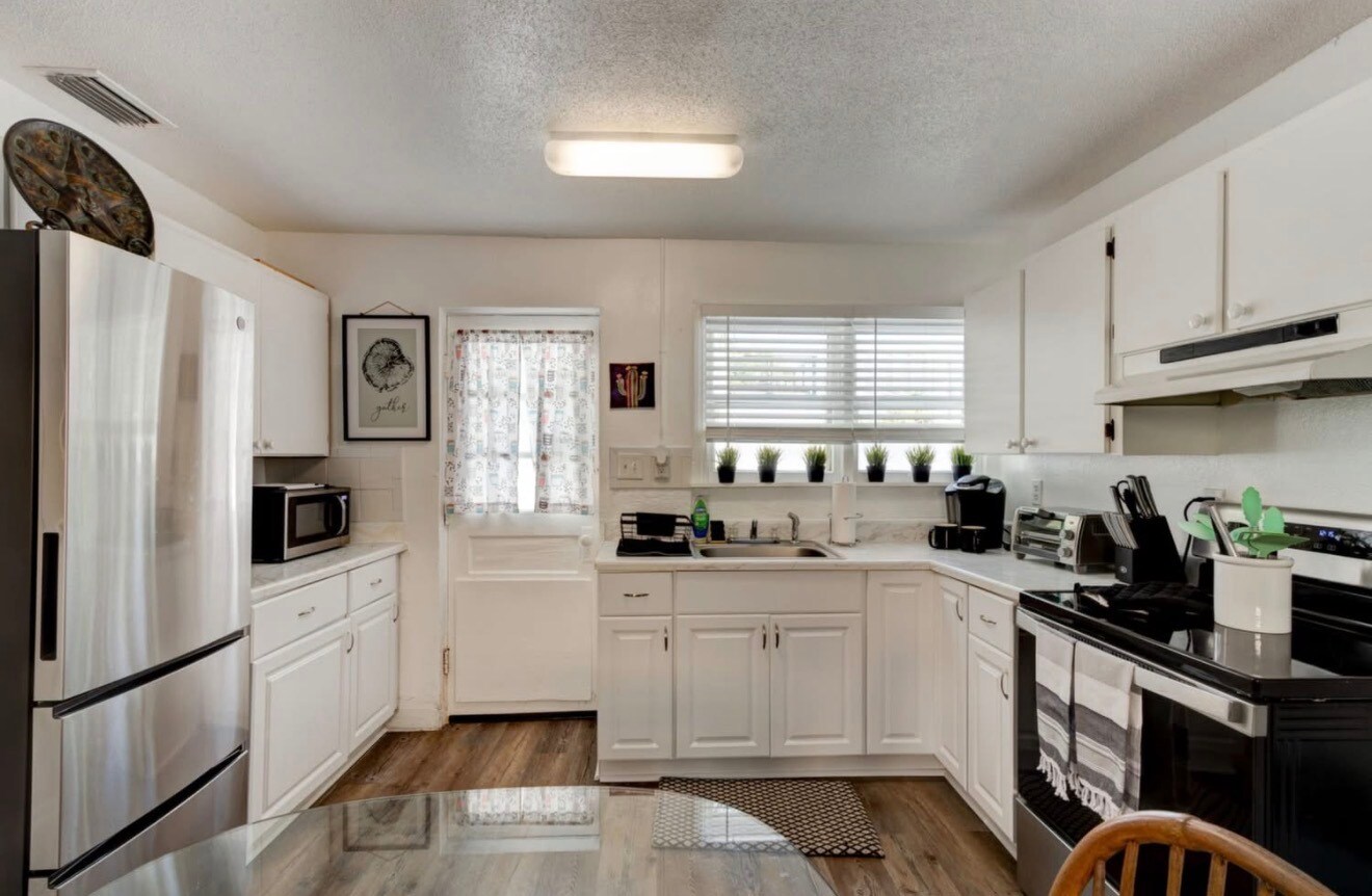 Building Photo - 118 Pierce Ave