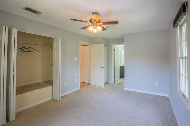 Building Photo - Lovely 2 BR/2 BA Condo in Germantown!