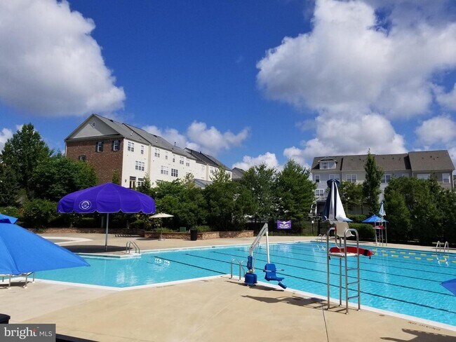 Building Photo - 12824 Clarksburg Square Rd