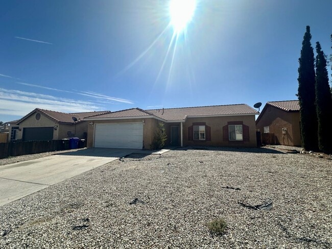 Building Photo - Adelanto 4 Bedroom