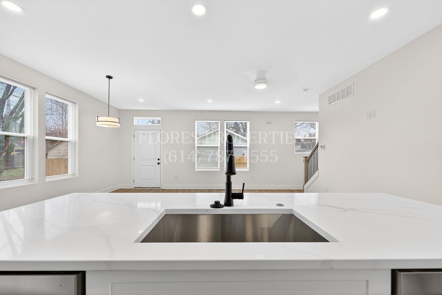 Building Photo - 696 S 22nd St