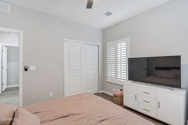 Building Photo - 325 Playa Vis St