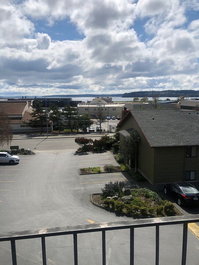 Building Photo - 2 Bed/1 Bath, 1000 SqFt, Utilities Pd, Fireplace, Vaulted Ceilings, More!