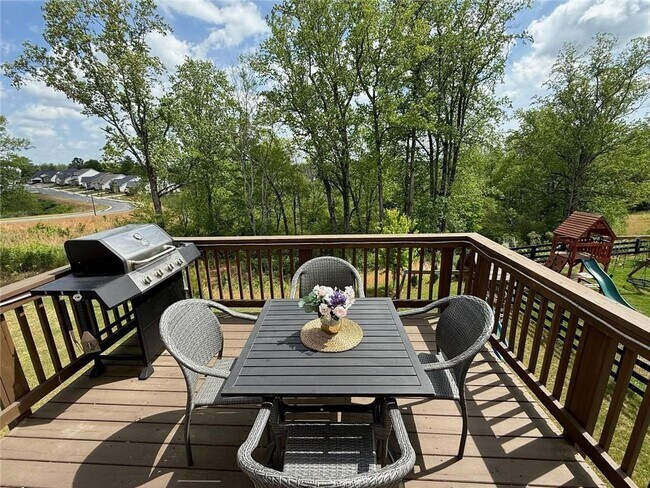 Building Photo - 5575 Coltman Dr