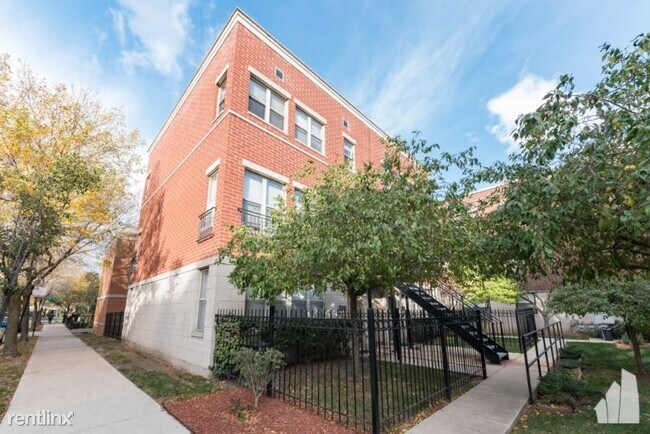 Building Photo - 1321 N Burling St