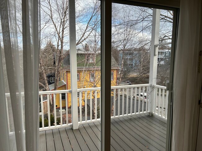 Building Photo - 69 Standish St