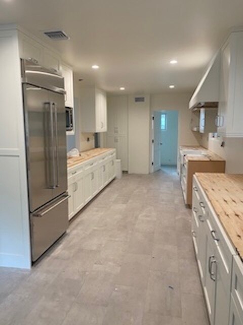 Kitchen - 239 N Cliffwood Ave