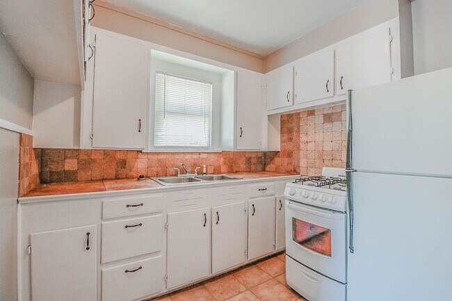 Building Photo - 2429 23rd St