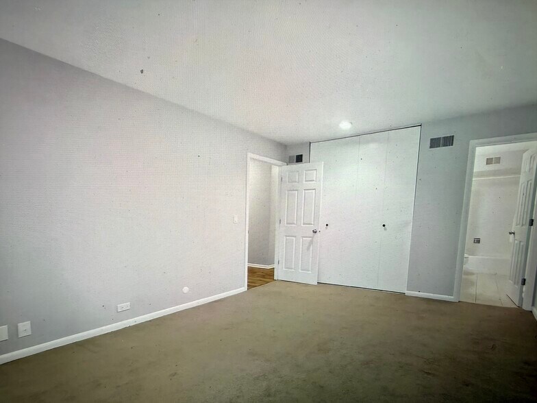 Building Photo - 520 Shorely Dr