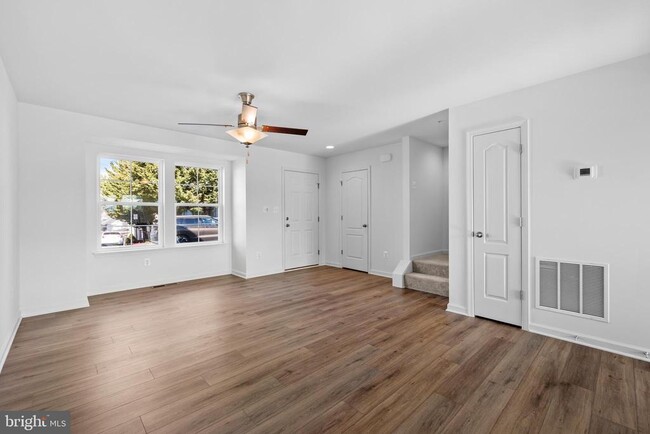 Building Photo - 478 Peleton St