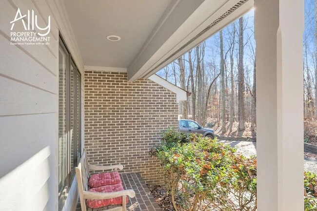 Building Photo - 501 Rookwood Pl