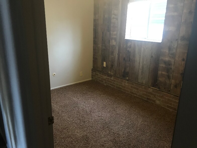 Building Photo - 294 N 300 W