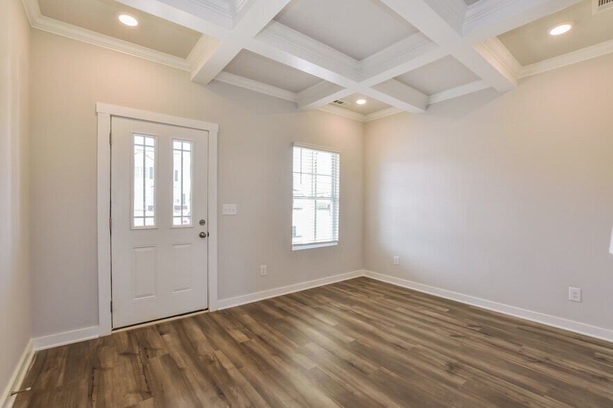 Building Photo - 26285 Valley Ridge Rd