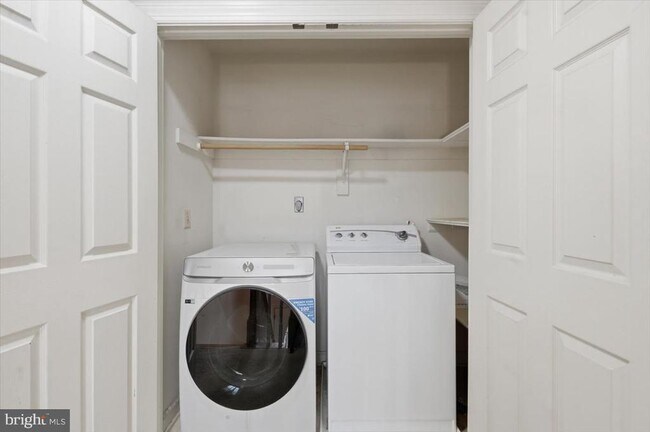 Building Photo - 9357 Gloxinia Way