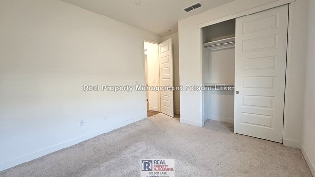 Building Photo - Upgraded 4 Bed + Loft | Solar | EV Charger | Outdoor Living | Folsom