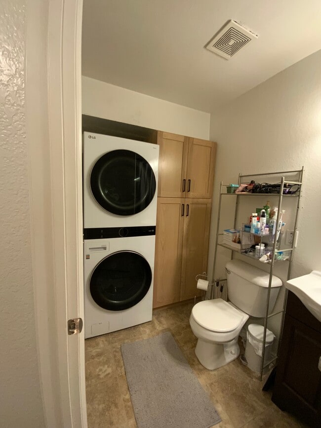 Building Photo - 761 E 820 N