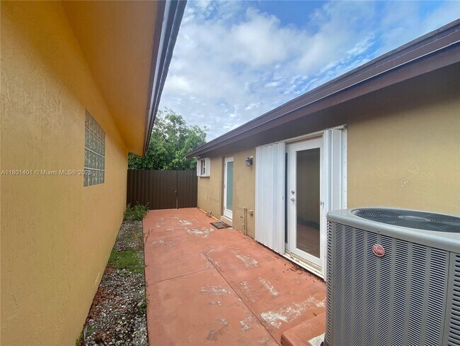 Building Photo - 13735 SW 157th St