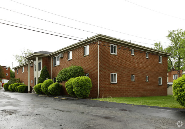 Hallwood Manor - Hallwood Manor Apartments