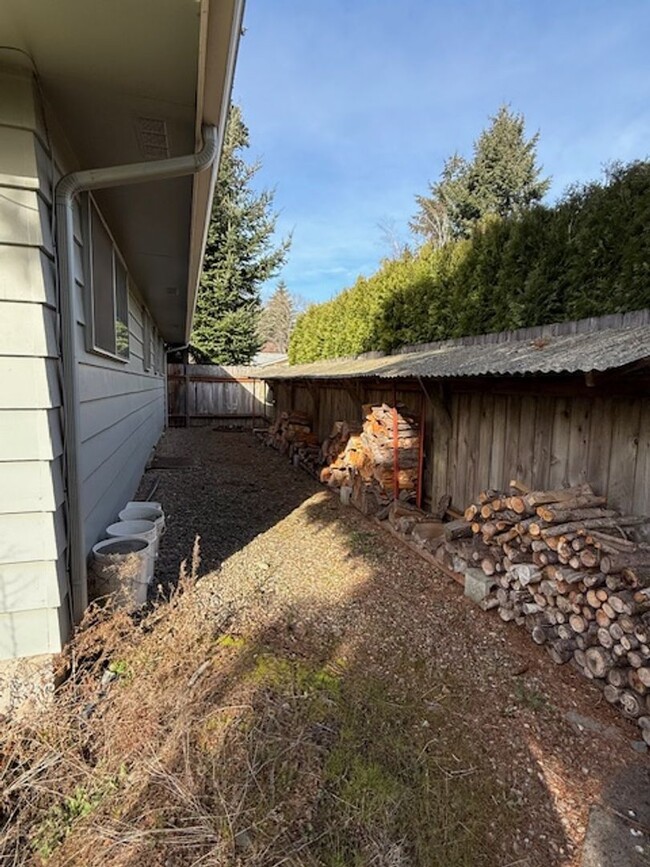 Building Photo - Amazing Freshly Updated Four Bedroom Two B...