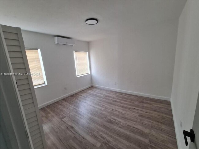 Building Photo - 2 bedroom in Miami FL 33138