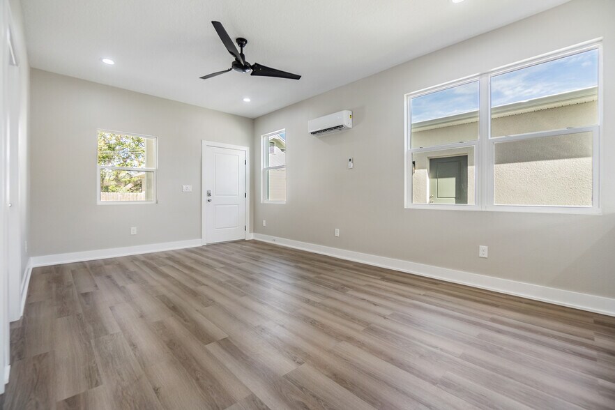 Building Photo - 2529 4th St S