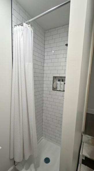 Building Photo - 2827 E 5th Ave