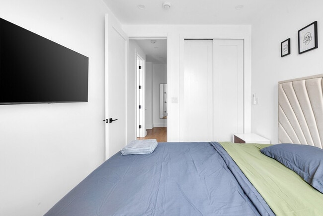 Building Photo - 217 Schaefer St