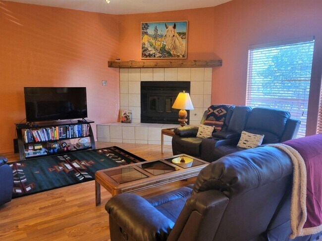 Building Photo - 119 Whispering Pines Way