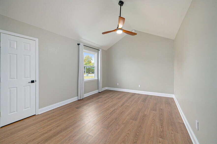 Building Photo - 7401 Longview Rd