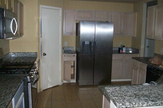 Building Photo - 15007 Kingsbridge Way