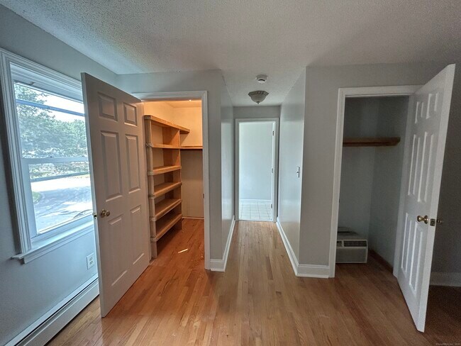Building Photo - 14 Normandy Dr