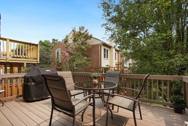 Building Photo - Gorgeous 2BR/3.5BTH Townhome in desirable Neighborhood of StoneyBrook in Rockville