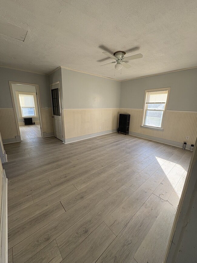 Building Photo - 121 London St