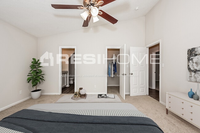 Building Photo - 5552 Phillips Dr