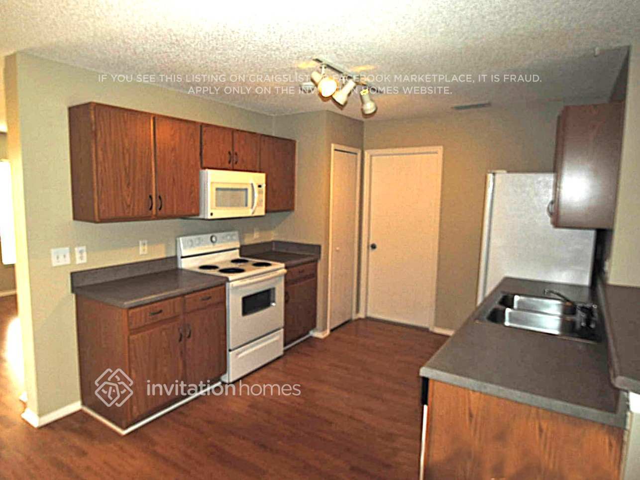 Building Photo - 142 Lake Catherine Cir