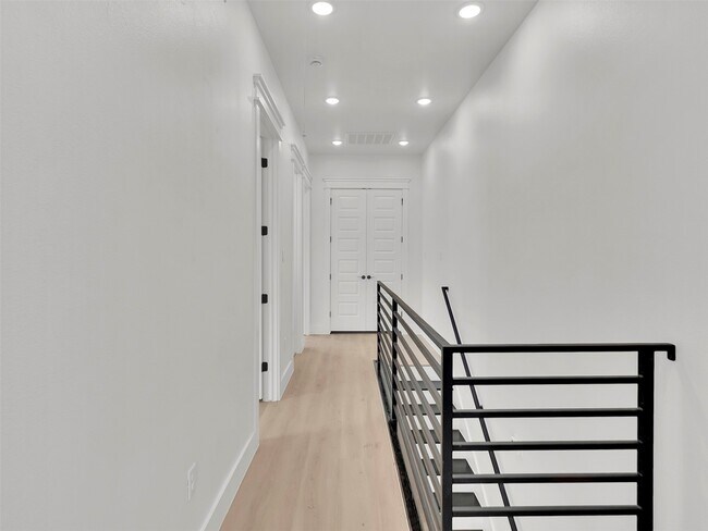 Building Photo - 1311 E 33rd St