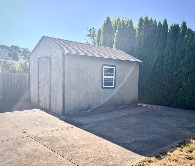Building Photo - 601 High Ct