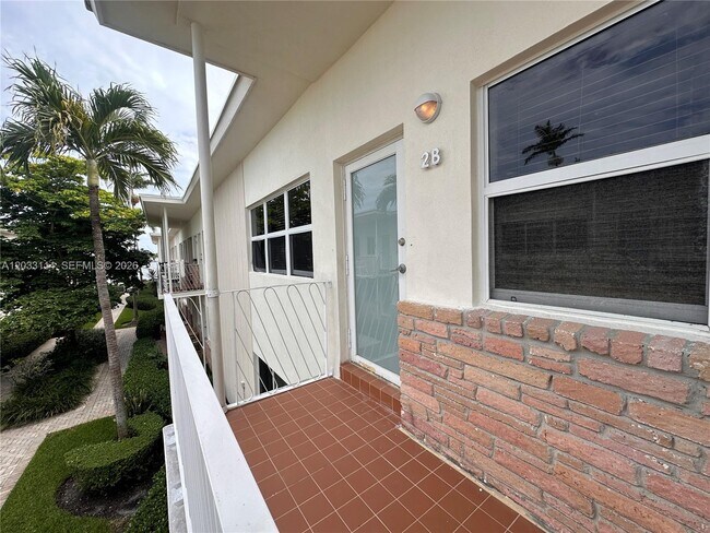 Building Photo - 1100 Venetian Way