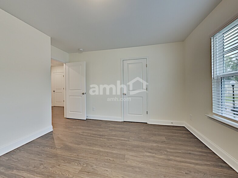 Building Photo - 147 Pullen Dr