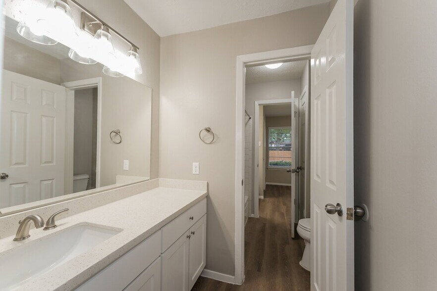 Building Photo - 2406 Heathergold Dr