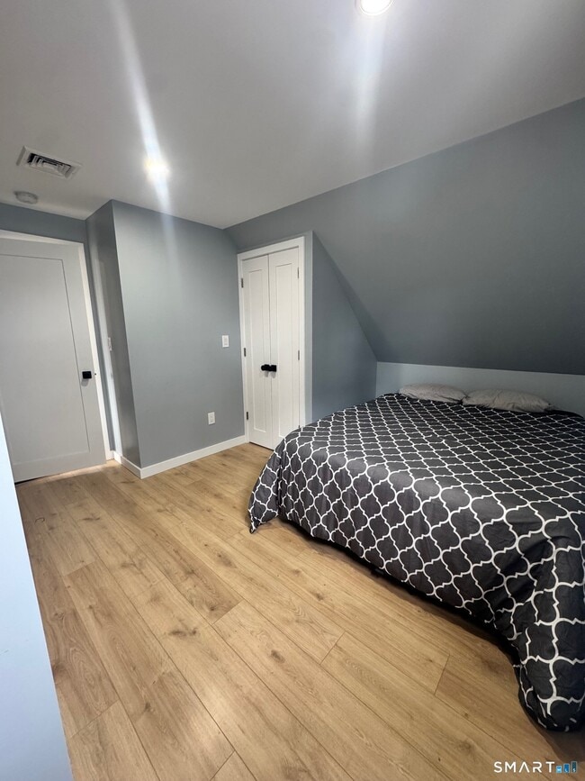 Building Photo - 417 Poplar St