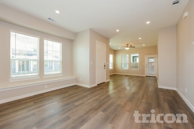 Building Photo - 853 Summer Plum Wy