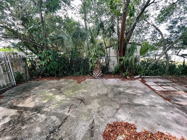 Building Photo - 3/2 Historic Home Available NOW!